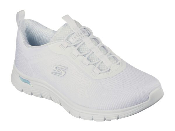 SKECHERS